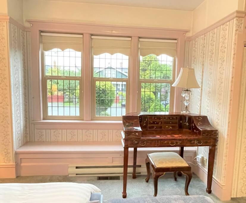 Parlor Suite In Heritage Manor, Fairfield, Near Dt Виктория Екстериор снимка