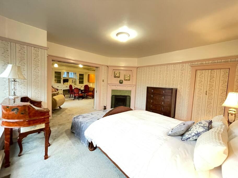 Parlor Suite In Heritage Manor, Fairfield, Near Dt Виктория Екстериор снимка