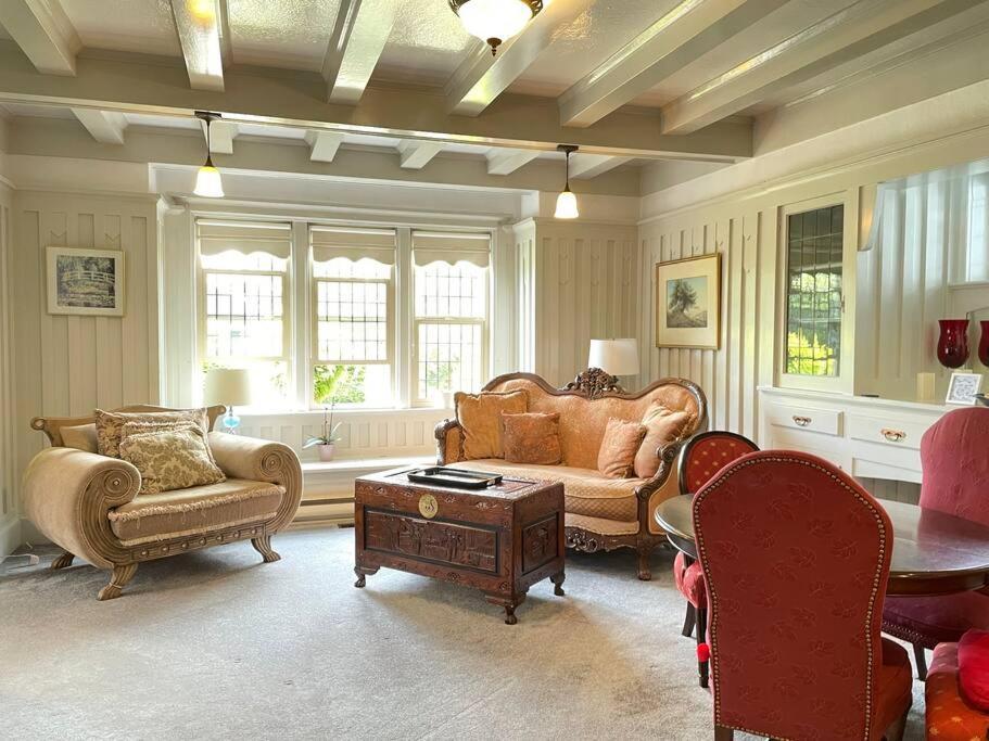 Parlor Suite In Heritage Manor, Fairfield, Near Dt Виктория Екстериор снимка