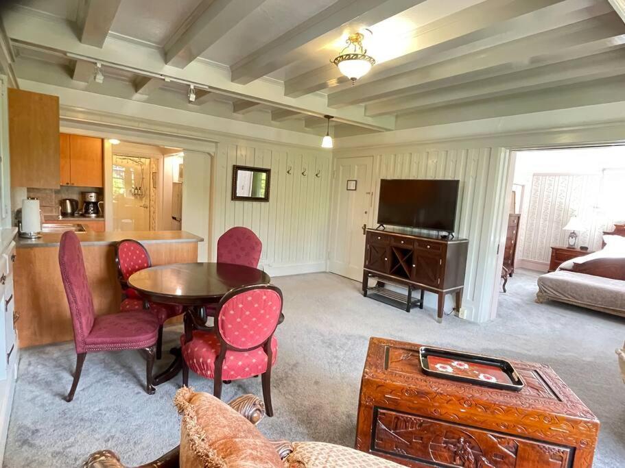 Parlor Suite In Heritage Manor, Fairfield, Near Dt Виктория Екстериор снимка